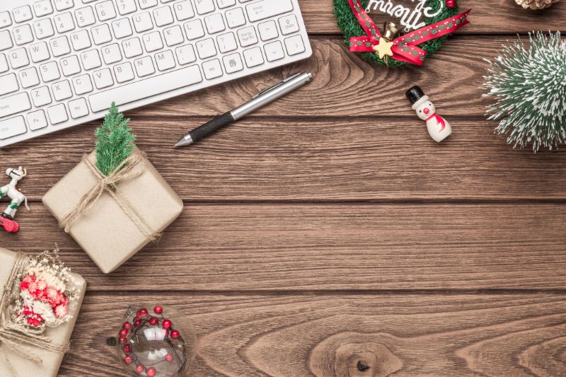 Merry-Christmas-And-Happy-New-Years-Office-Work-Space-Desktop-Concept-Flat-Lay-Top-View-With-Computer-Keyboard-Gift-Boxes-And-161692522-min