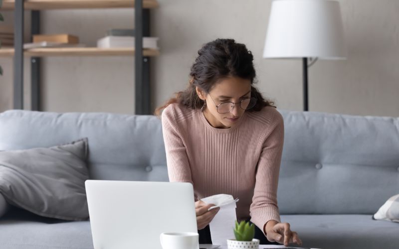 small-business-accountant-invoice-min