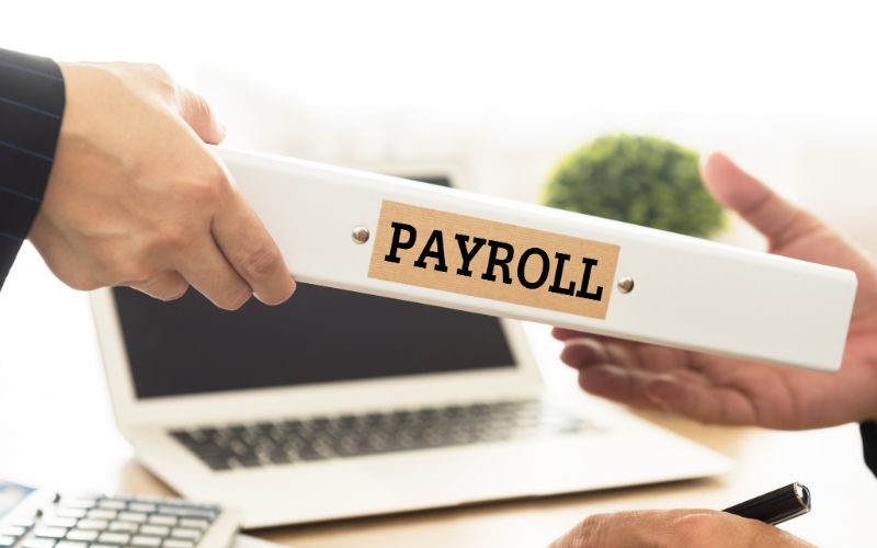 small-business-accountant-payroll-file-min