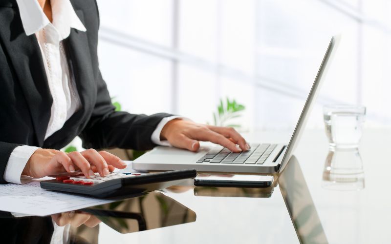 SureBooks- accounting services small business south africa-female-office-worker-doing-accounting--min