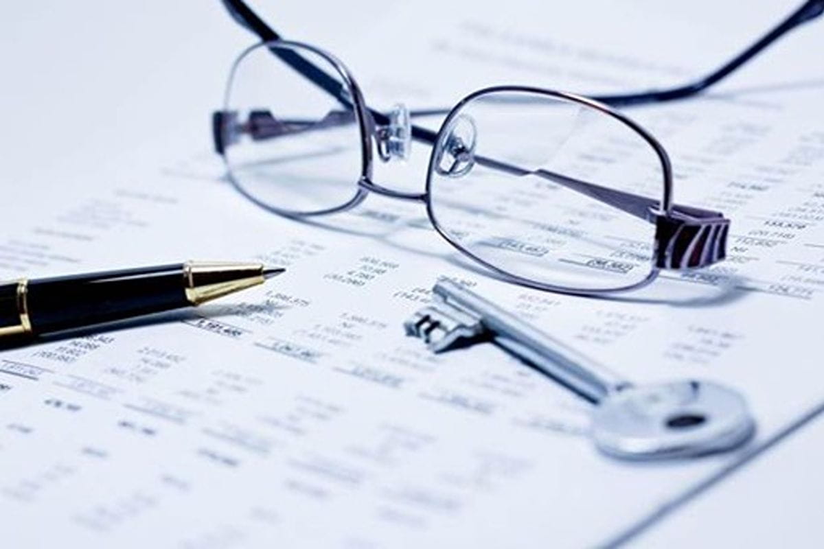 accounting-services-for-small-business-south-africa-key-and-glasses (1)
