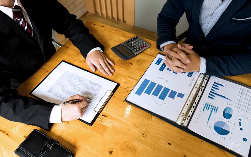 accounting services Cape Town -businessmen-present-business-plans-and-marketing-to-the-boss-business-concept (1)